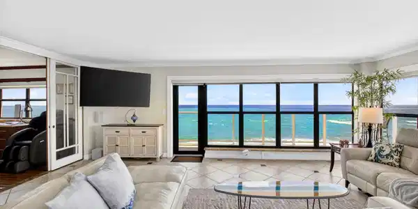 Image 4: 04 Spacious Living Room with Direct Ocea