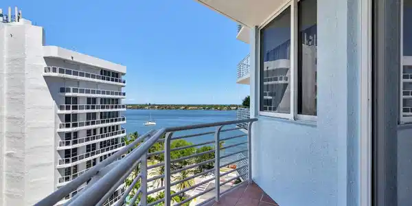 Image 2: Balcony for views, cocktails and coffee