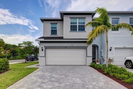 1851 SE Tarni Way