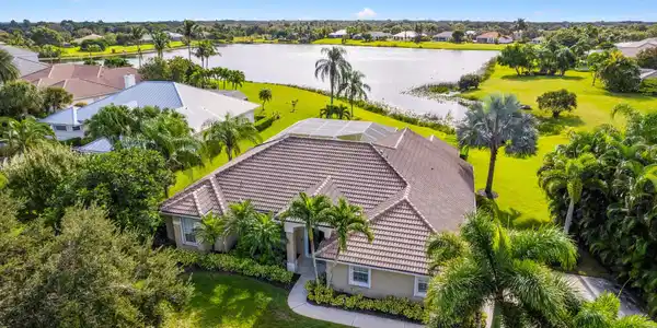 4904 SW Lake Grove Circle