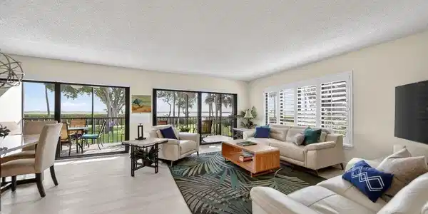 Image 2: living6.jpg-SMALL