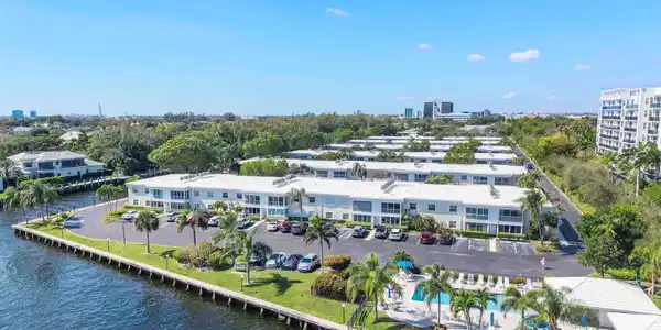 Image 4: 6517 Bay Club Dr unit 4_012