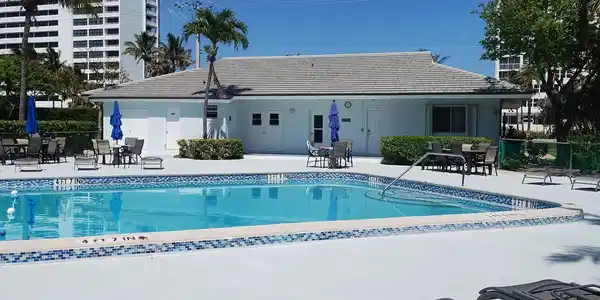 Image 2: Pool 3
