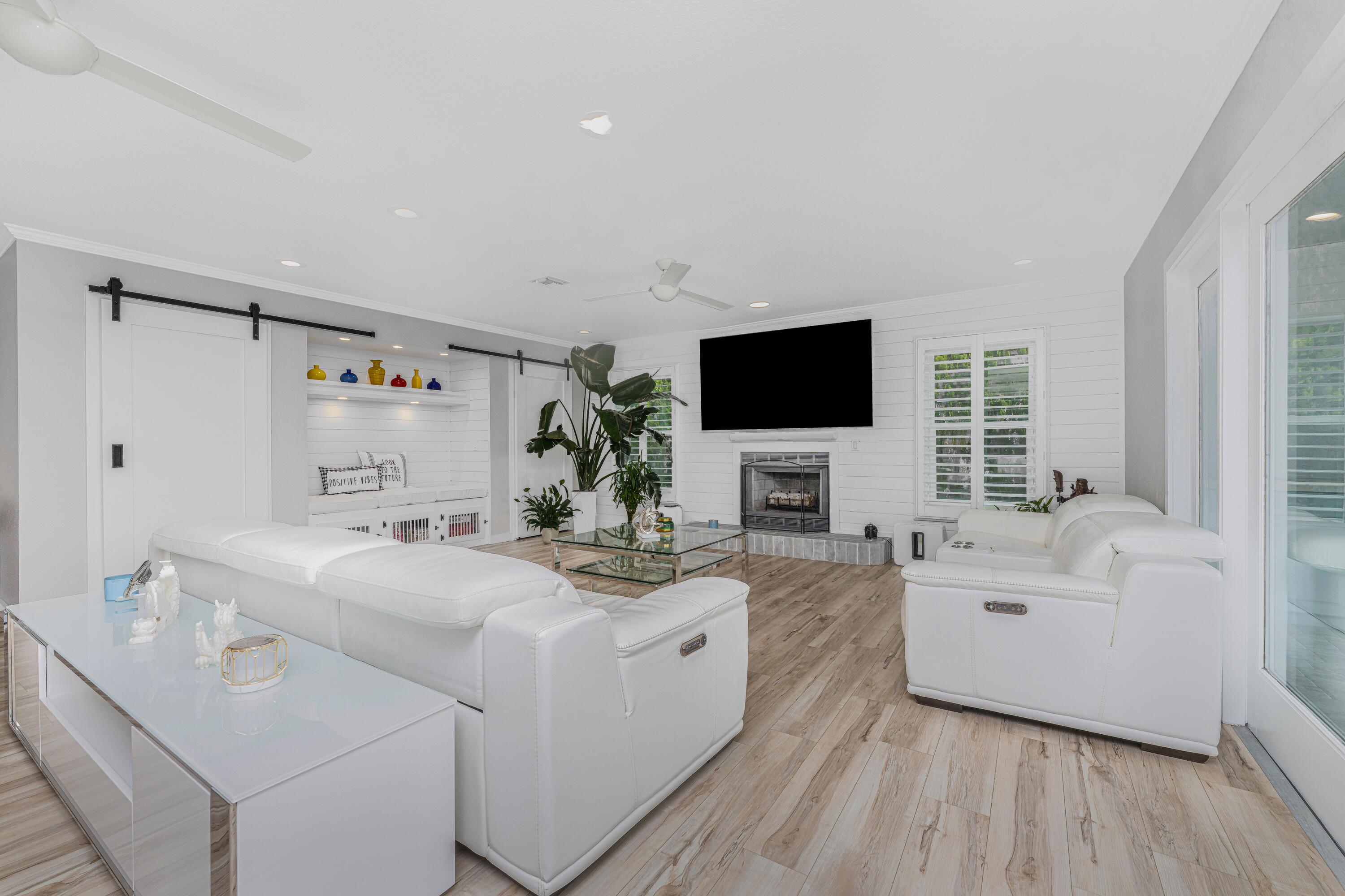 Image 3: Family Room 2