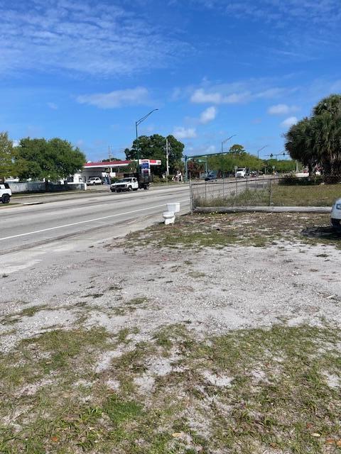Image 3: N 25th St