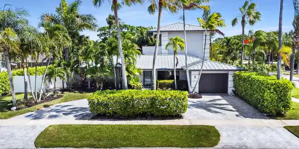 1100 SE 5th Court
