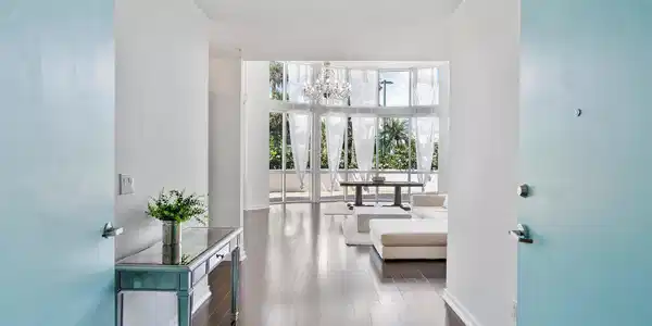 Image 4: 024-18101 Collins Ave #401_024