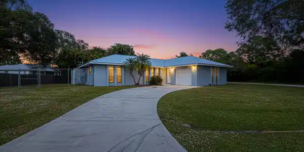 183 SW Airview Avenue