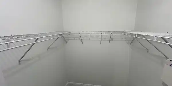 Image 4: Bed1Closet