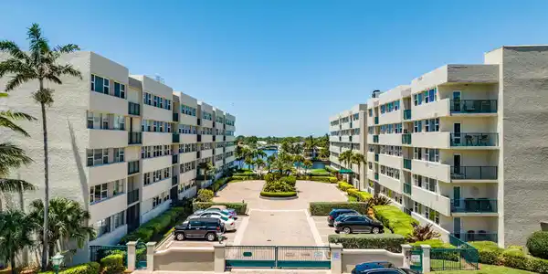 1238 Hillsboro Mile