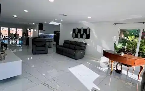 Image 3: Living Room 1