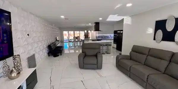 Image 4: Living Room 2