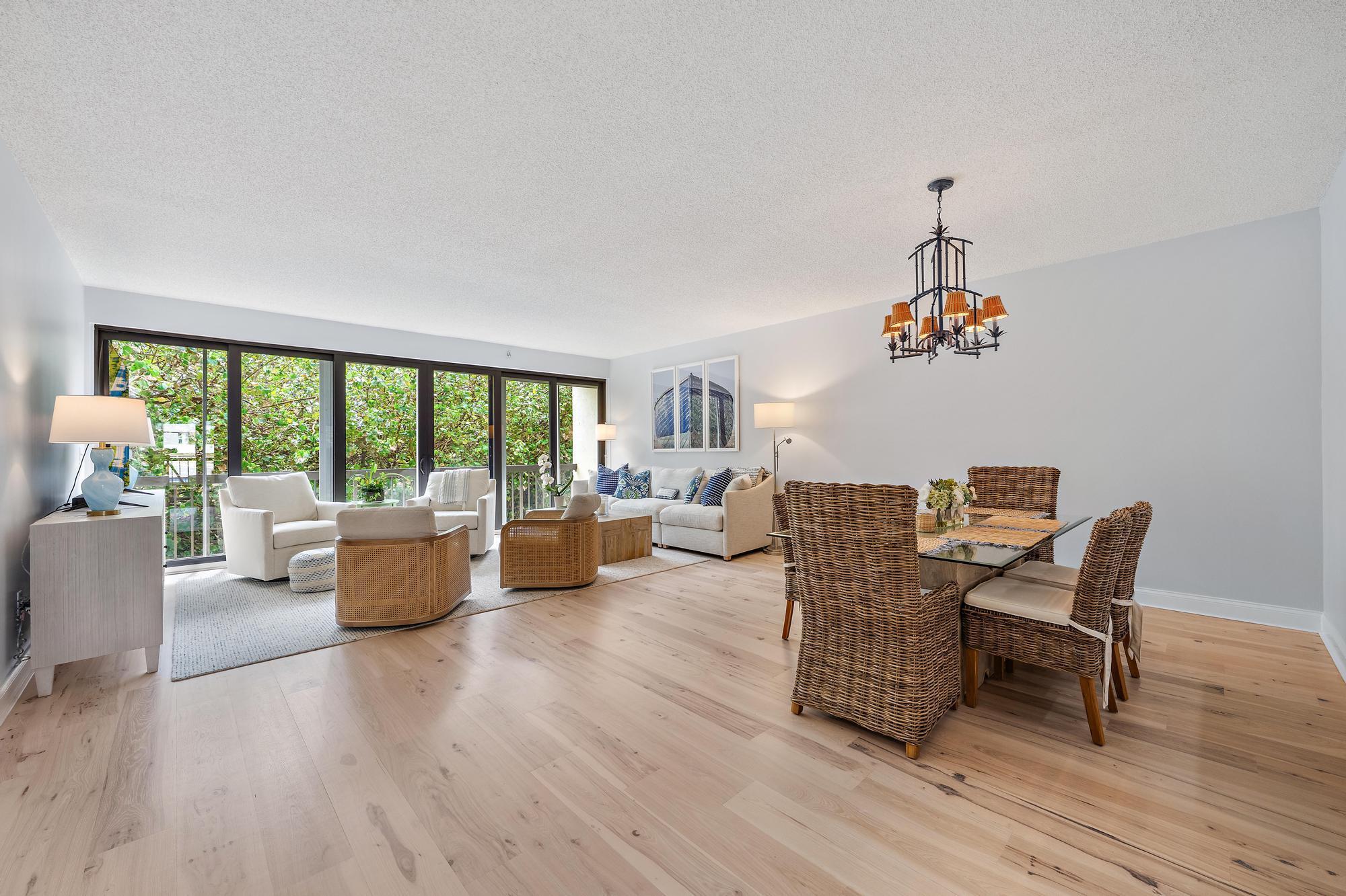 Image 4: Living/Dining