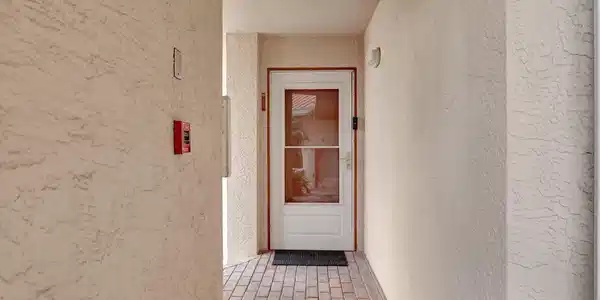 Image 3: private entrance