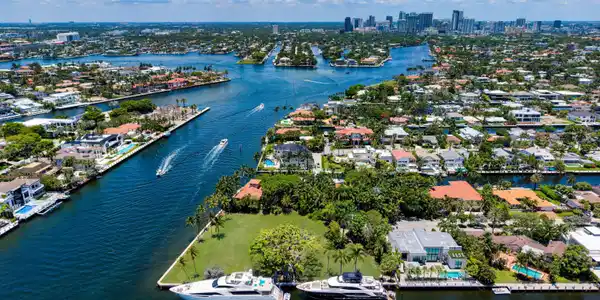 Image 2: 1000 Riviera Dr Aerial 4l