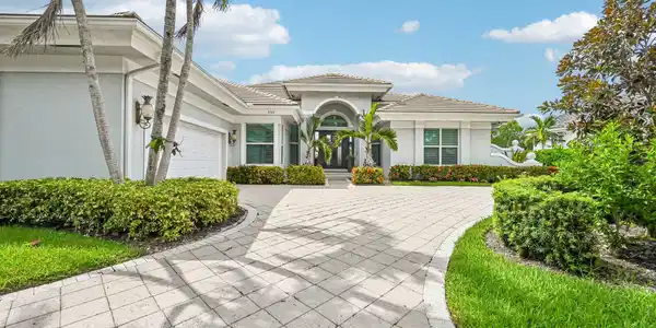 Image 4: Driveway