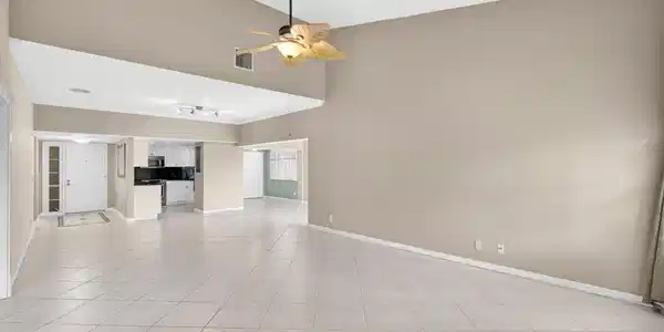 Image 3: Living Room