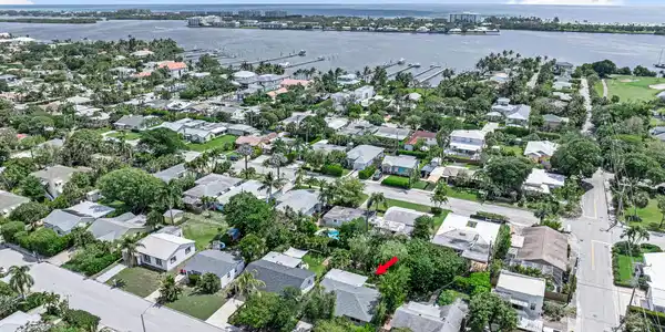 1612 N Ocean Breeze