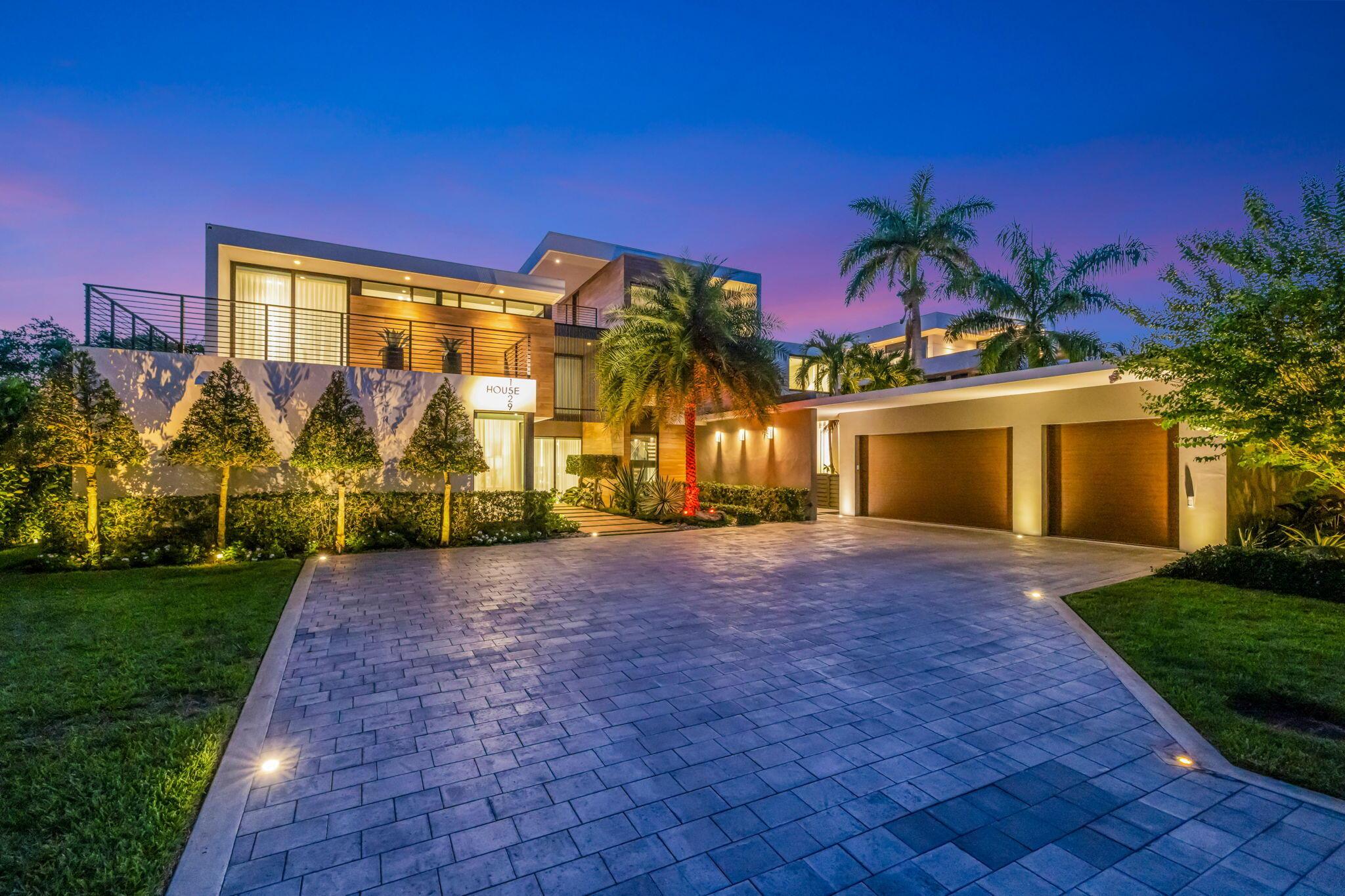 Image 4: A polished arrival moment showcasing the estate&rsquo;s