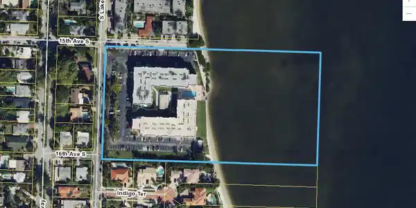 Image 2: PALM LAKE CONDO COULD SOMEDAY BUILD A DOCK OR MARI