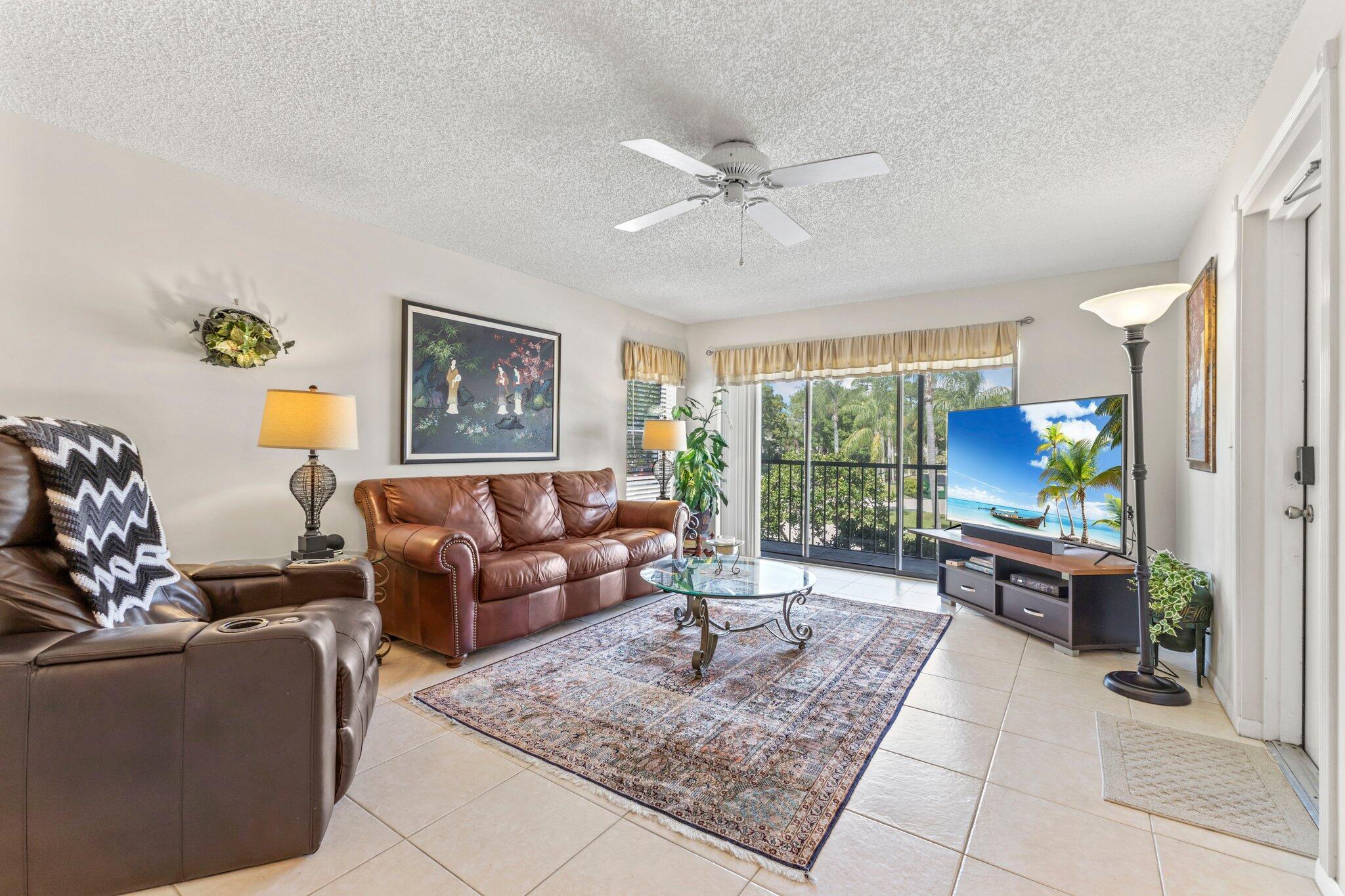 Image 3: Living Room