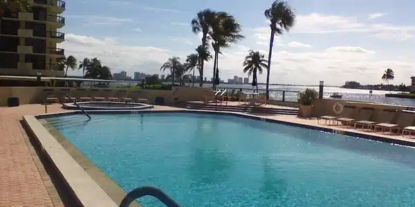 Image 3: Pool