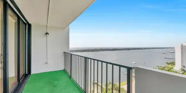 Image 2: 5600 N Flagler Dr u2504-3