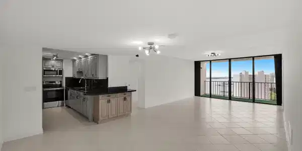 Image 4: 5600 N Flagler Dr u2504-2