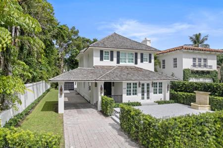 439 Seaspray Avenue