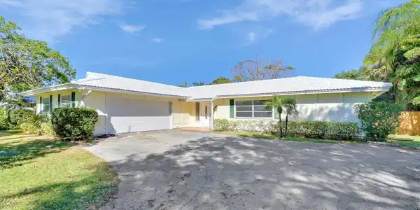 19910 N Riverside Drive