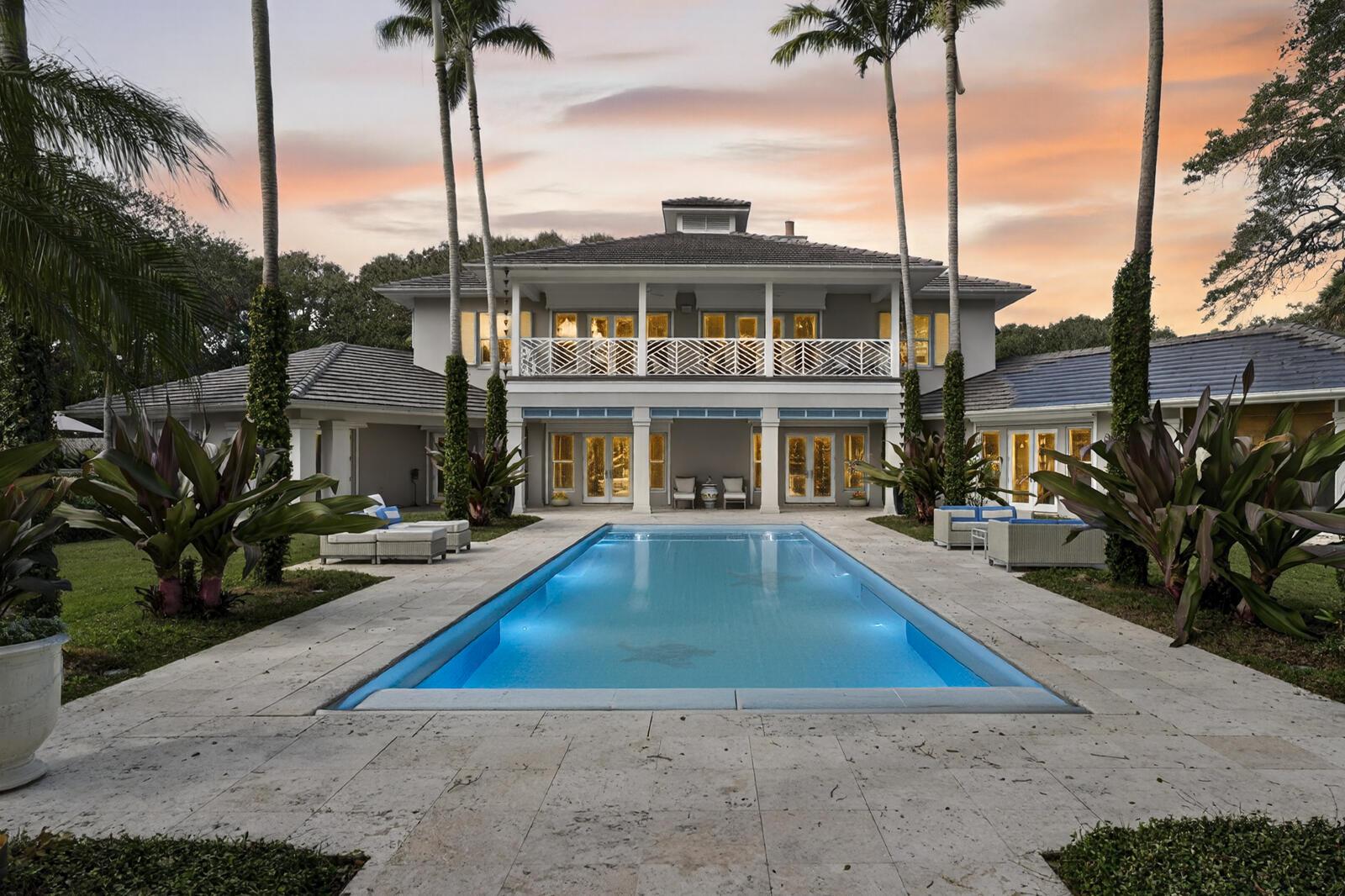 Image 4: 2010 Club Drive-1