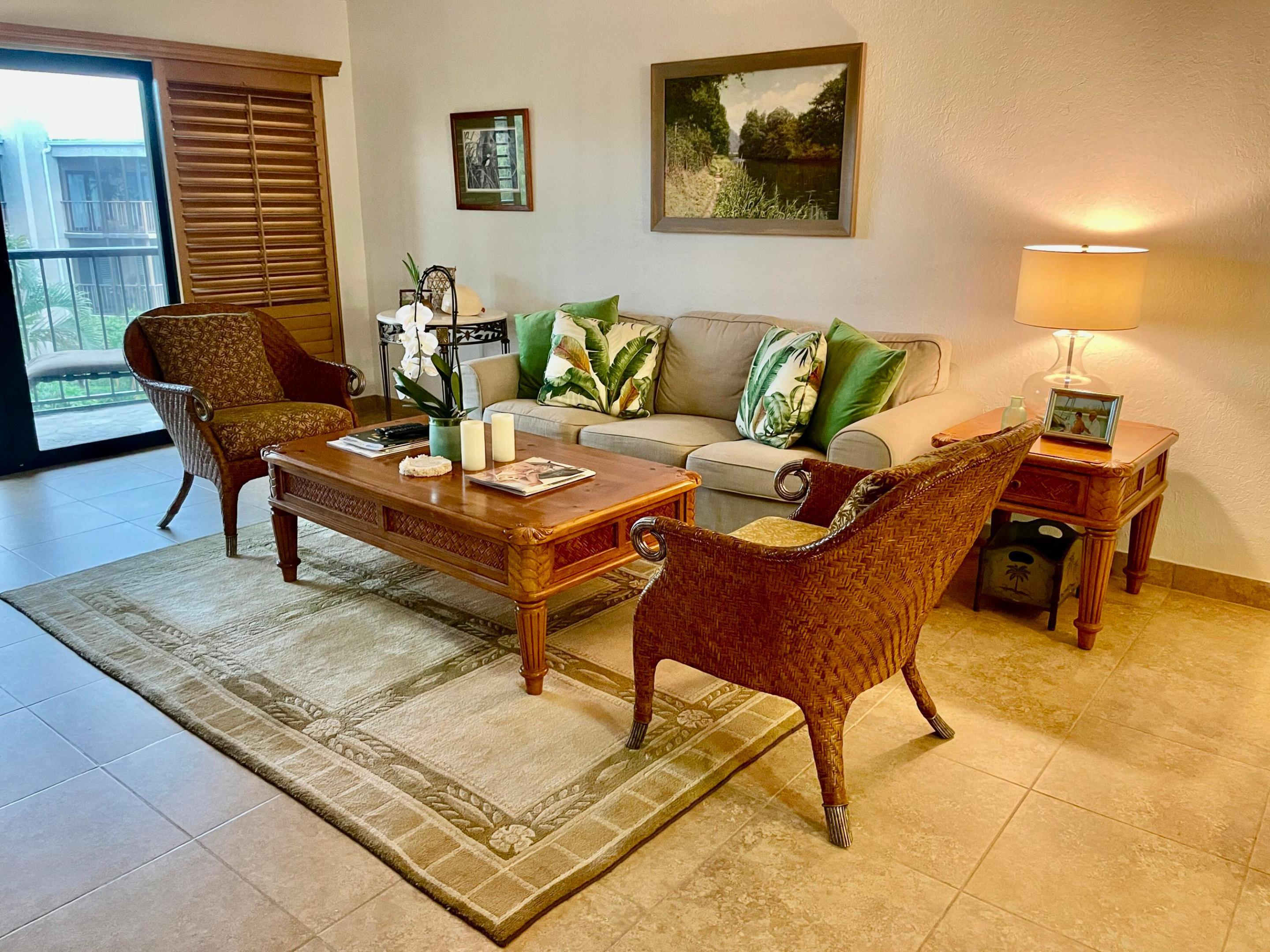 Image 4: living room