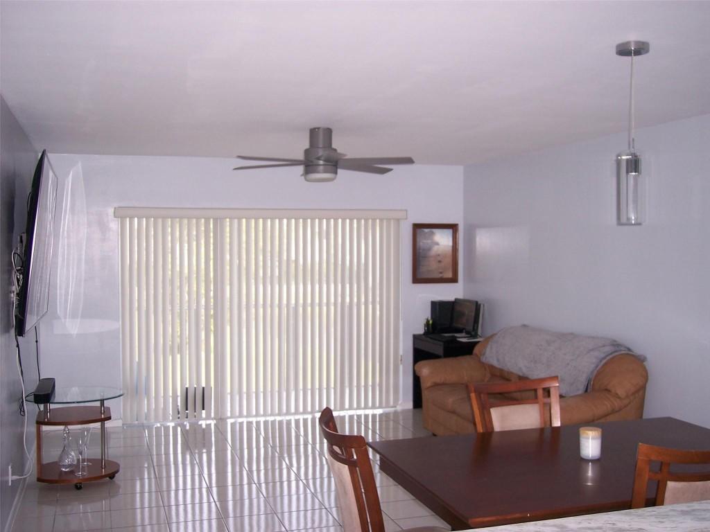 Image 1: Photo 1