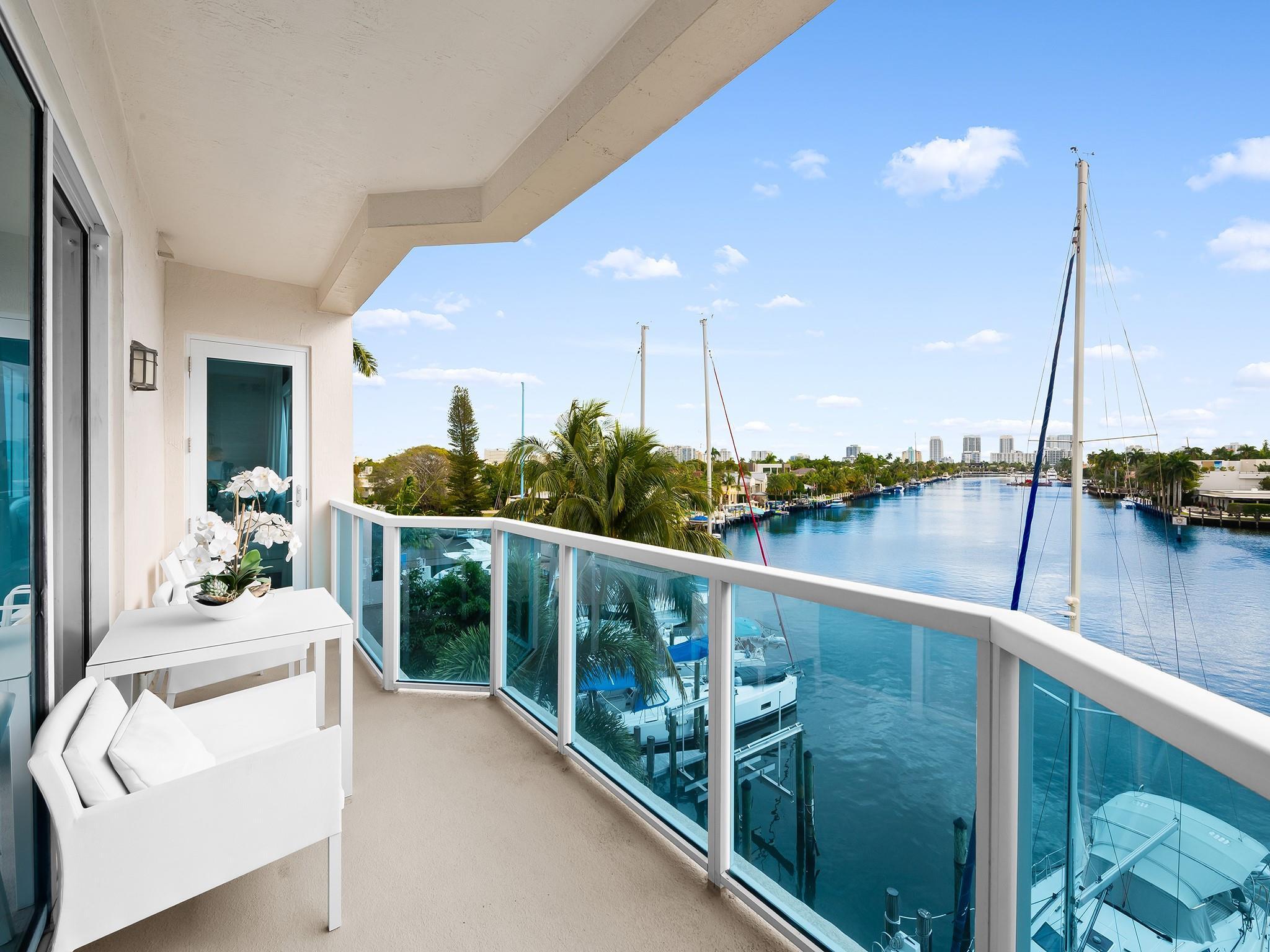 Image 1: Exceptional, unobstructed water views of Rio Barce