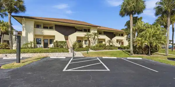 Image 2: 39-web-or-mls-6901_SE_Constitution_Blvd_