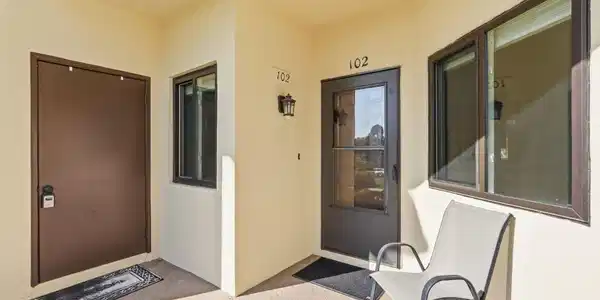 Image 4: 37-web-or-mls-6901_SE_Constitution_Blvd_