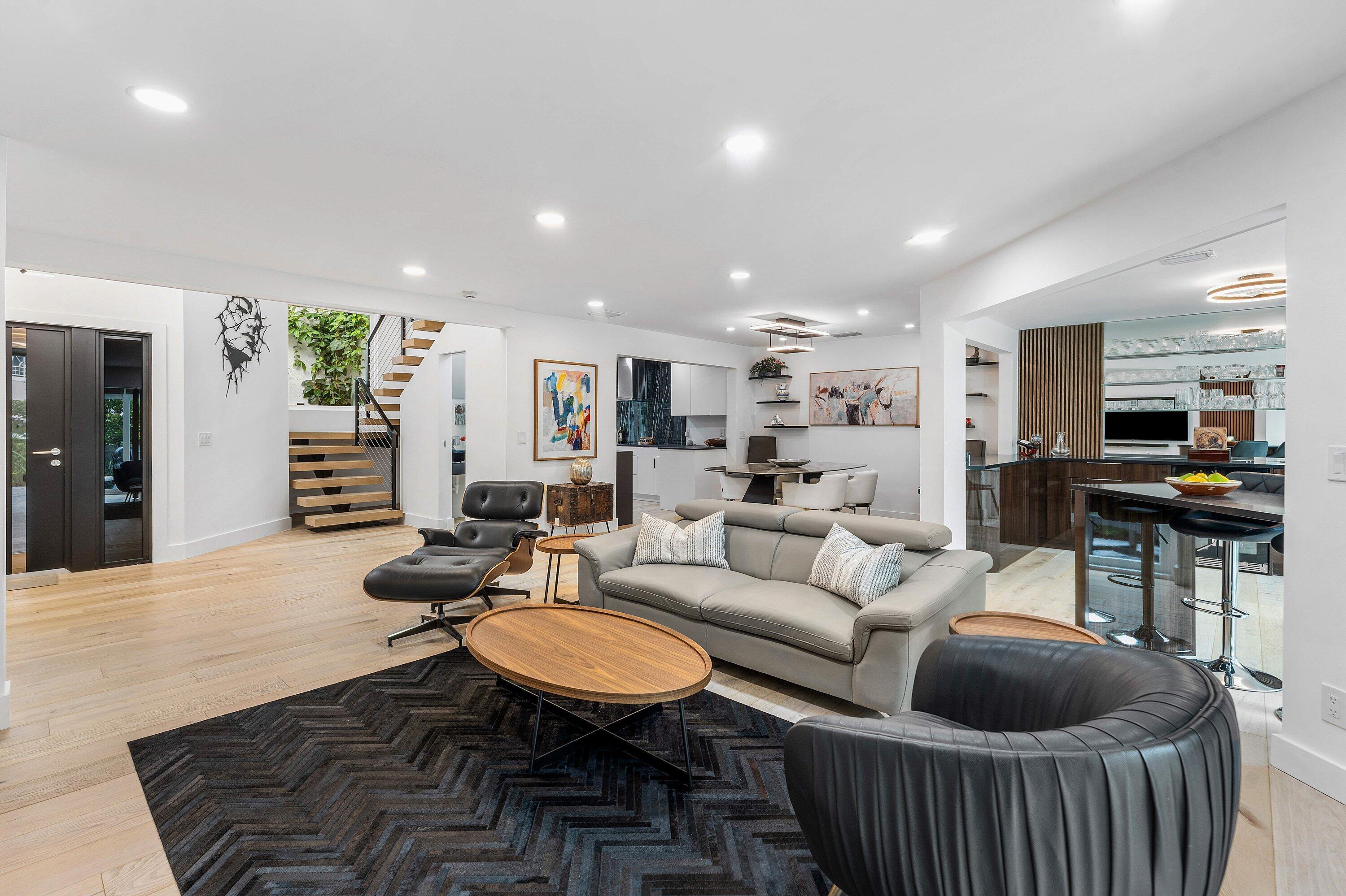 Image 3: Living Room