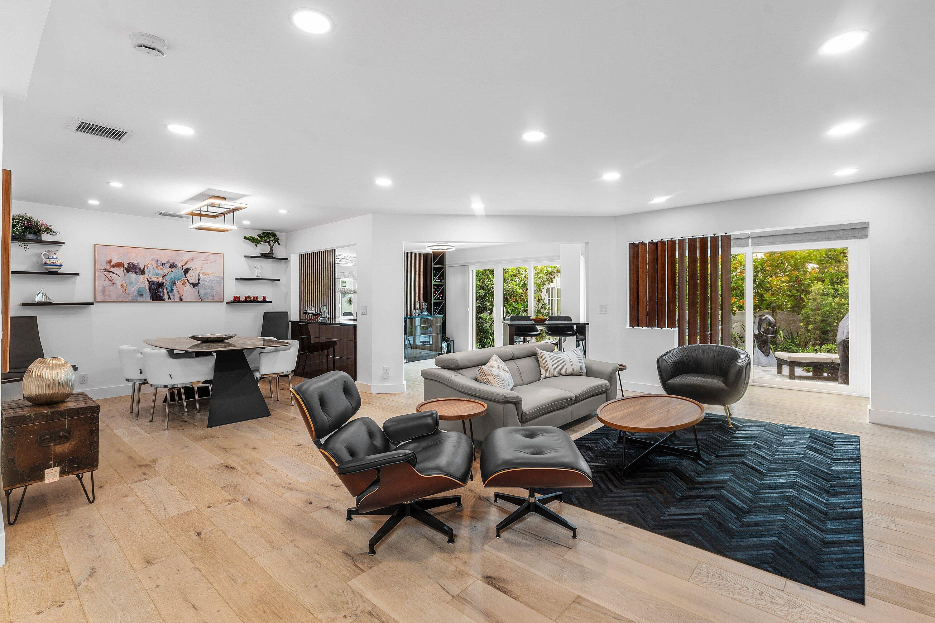 Image 4: Living Room