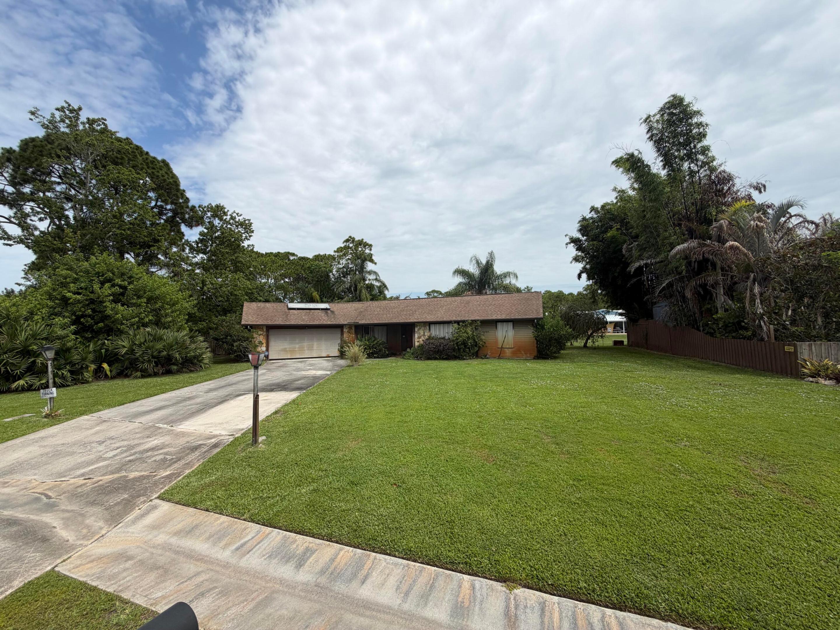 Image 3: End Of Culdasac front of house HUGE YARD Quiet are