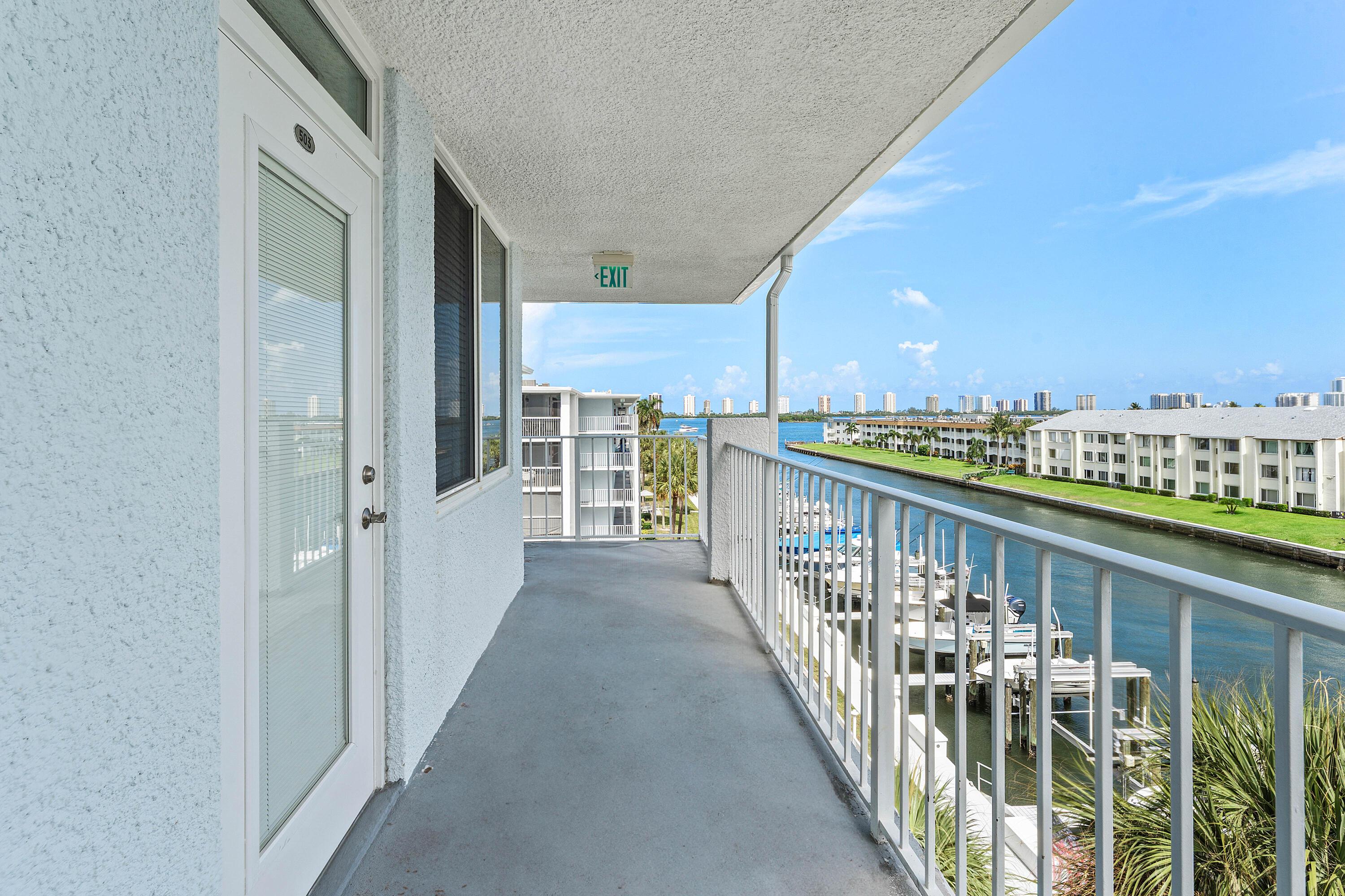 Image 1: 001-108ParadiseHarbourBoulevard-502-Nort