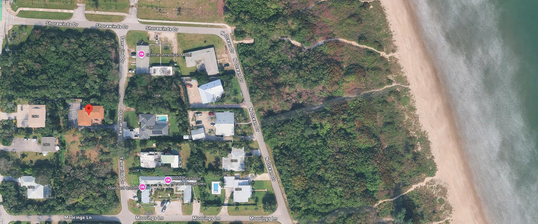 Image 3: Walking distance to the beach!