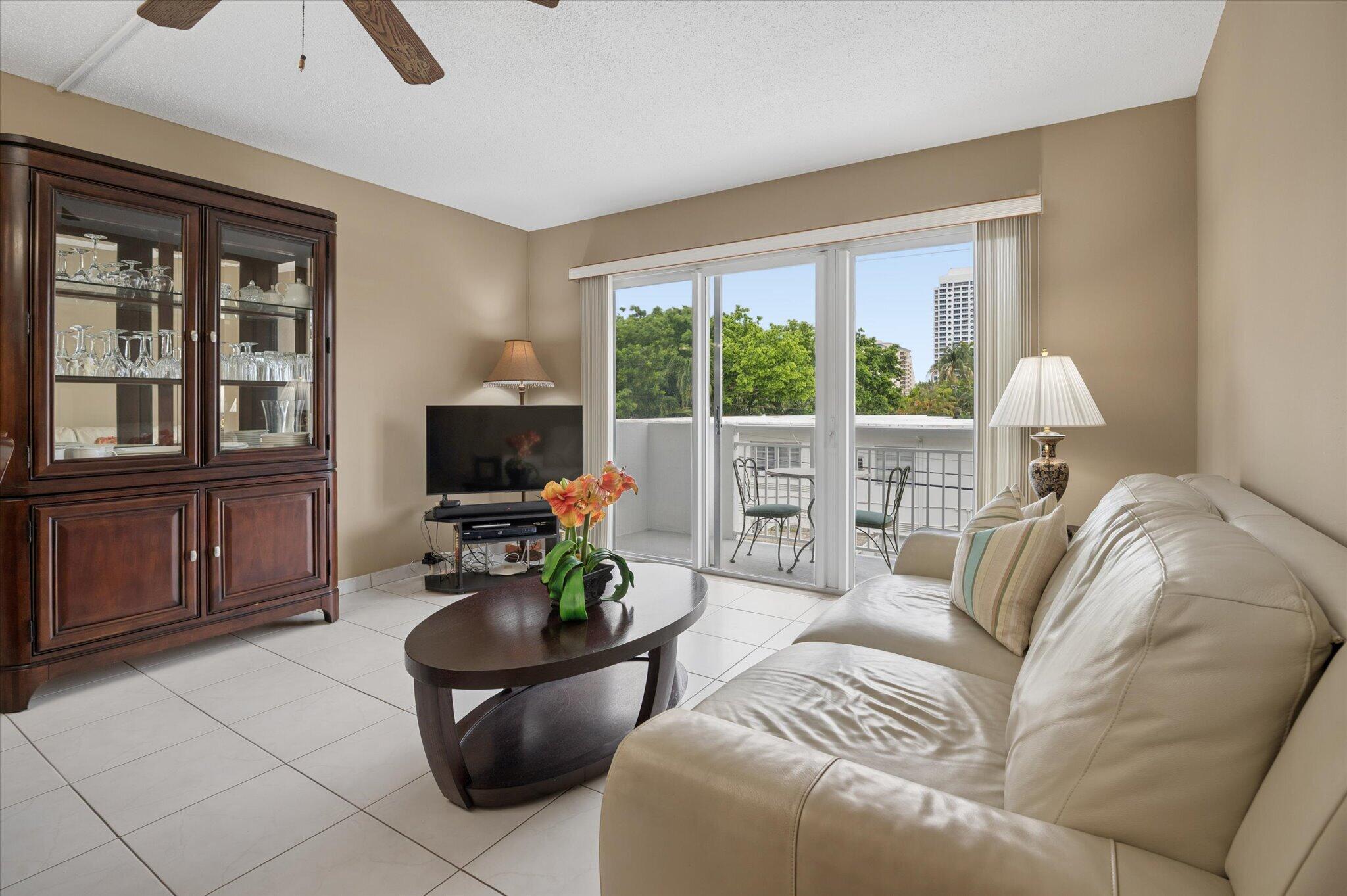 Image 3: 03-Carbonara-550 Bayshore Dr #314-3