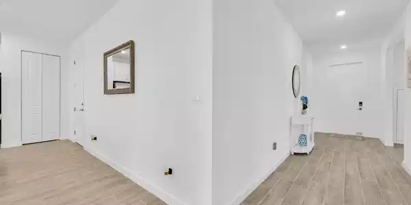Image 2: Foyer