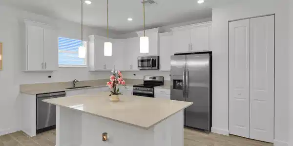 Image 3: Kitchen