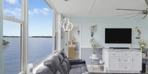 Image 4: living room/water view