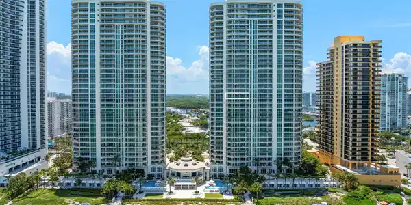Image 2: 2-web-or-mls-16051-collins-ave-1902
