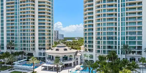 Image 3: 3-web-or-mls-16051-collins-ave-1902