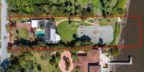 524 S Lakeside Drive