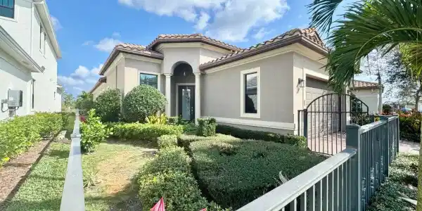 320 SE Fascino Circle