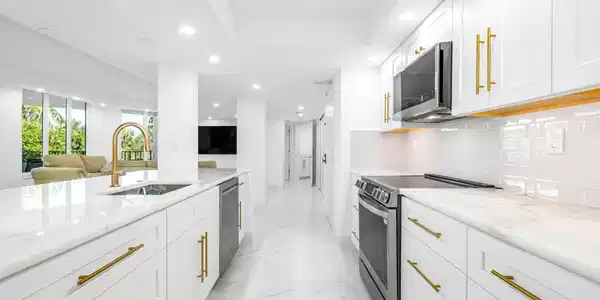 100 SE 5th Avenue